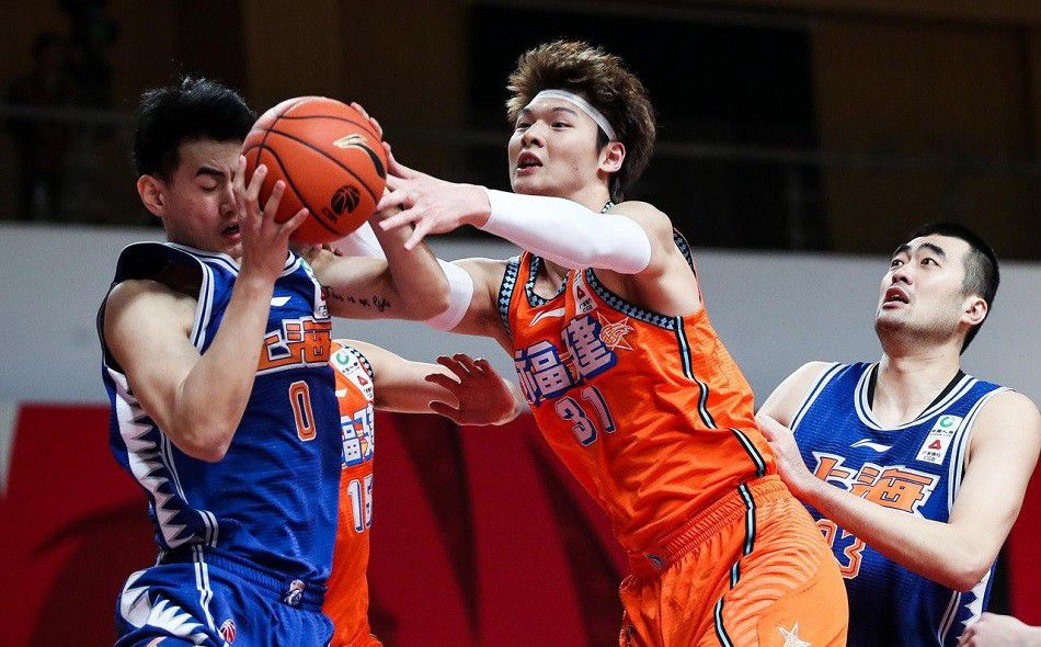 由乐易玲、刘伟强监制，文伟鸿执导，钱嘉乐任动作导演，张家辉、古天乐、吴镇宇、姜珮瑶主演，马德钟、张亦驰、刘宇宁联合出演，黄志忠特别出演的警匪动作片《使徒行者2：谍影行动》即将于8月7日登陆全国院线并且已开启全国预售